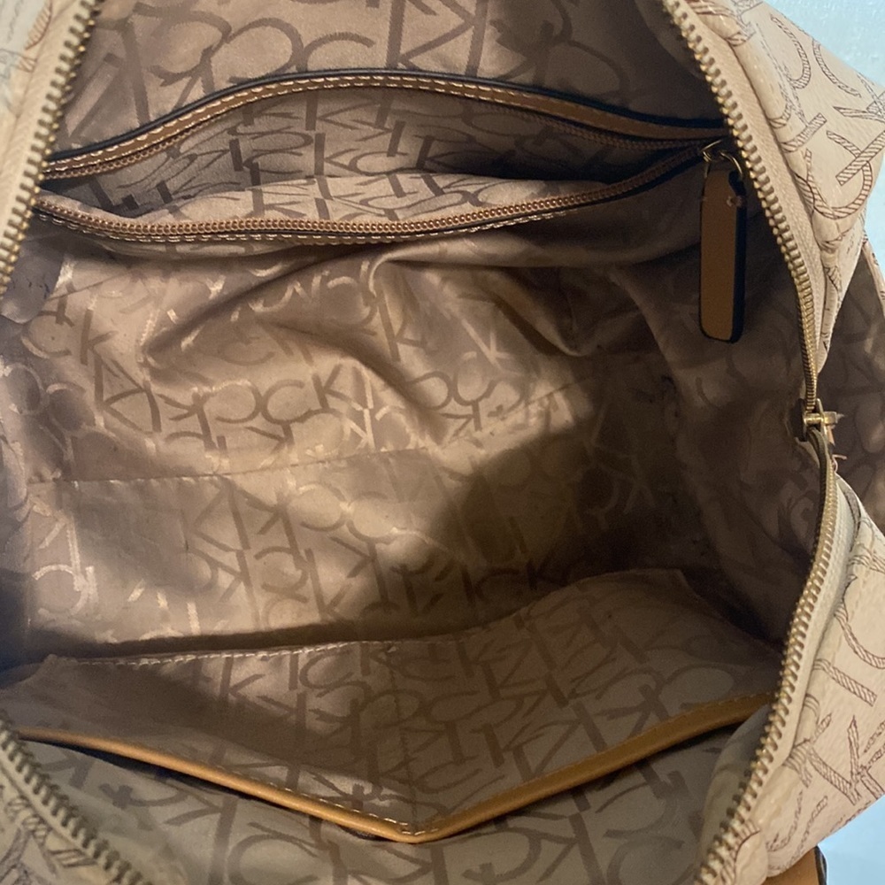 Calvin Klein women’s bag lightly use stains inside - Picture 4 of 10